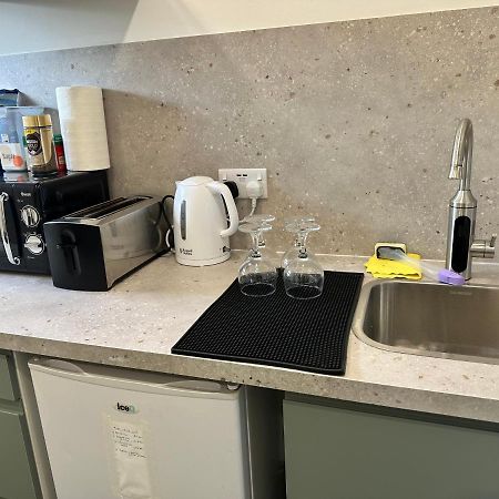 Modern Flat In Central Egham By Windsor Castle, Staines-Upon-Thames And Heathrow Airport 外观 照片