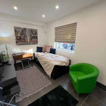 Modern Flat In Central Egham By Windsor Castle, Staines-Upon-Thames And Heathrow Airport 外观 照片