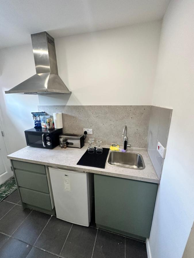 Modern Flat In Central Egham By Windsor Castle, Staines-Upon-Thames And Heathrow Airport 外观 照片