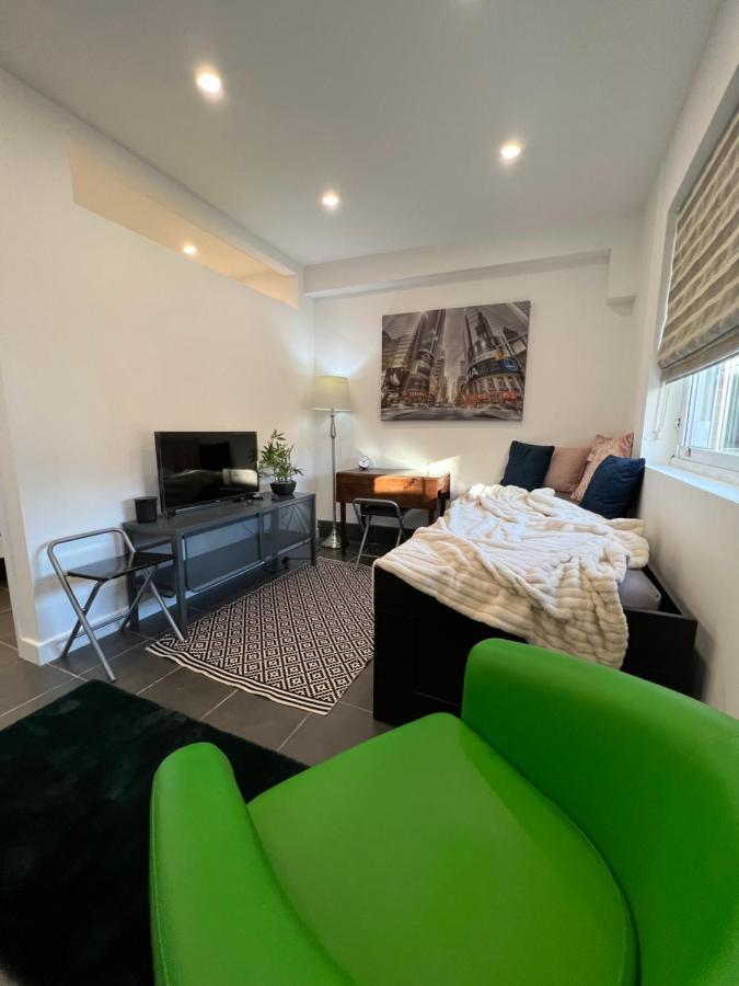 Modern Flat In Central Egham By Windsor Castle, Staines-Upon-Thames And Heathrow Airport 外观 照片