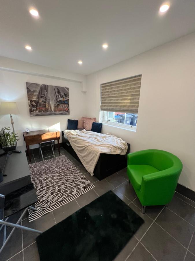 Modern Flat In Central Egham By Windsor Castle, Staines-Upon-Thames And Heathrow Airport 外观 照片